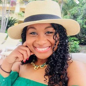 Meet your Posher, Briana
